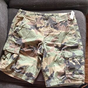 GAP Men's Green Camouflage Cargo Shorts